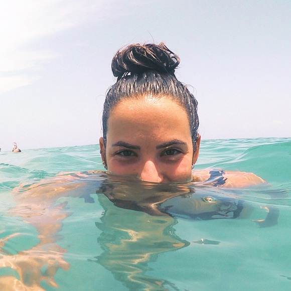 Meet your Posher, Gabriella - Picture 1 of 1